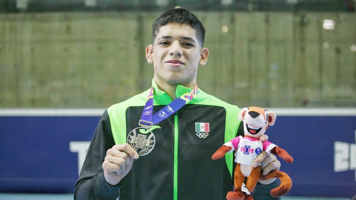 Héctor González obtiene plata en luchas en los JPJ                     (Cortesía Codeson)